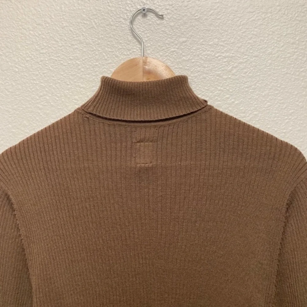 Wool Ribbed Brown turtleneck_6